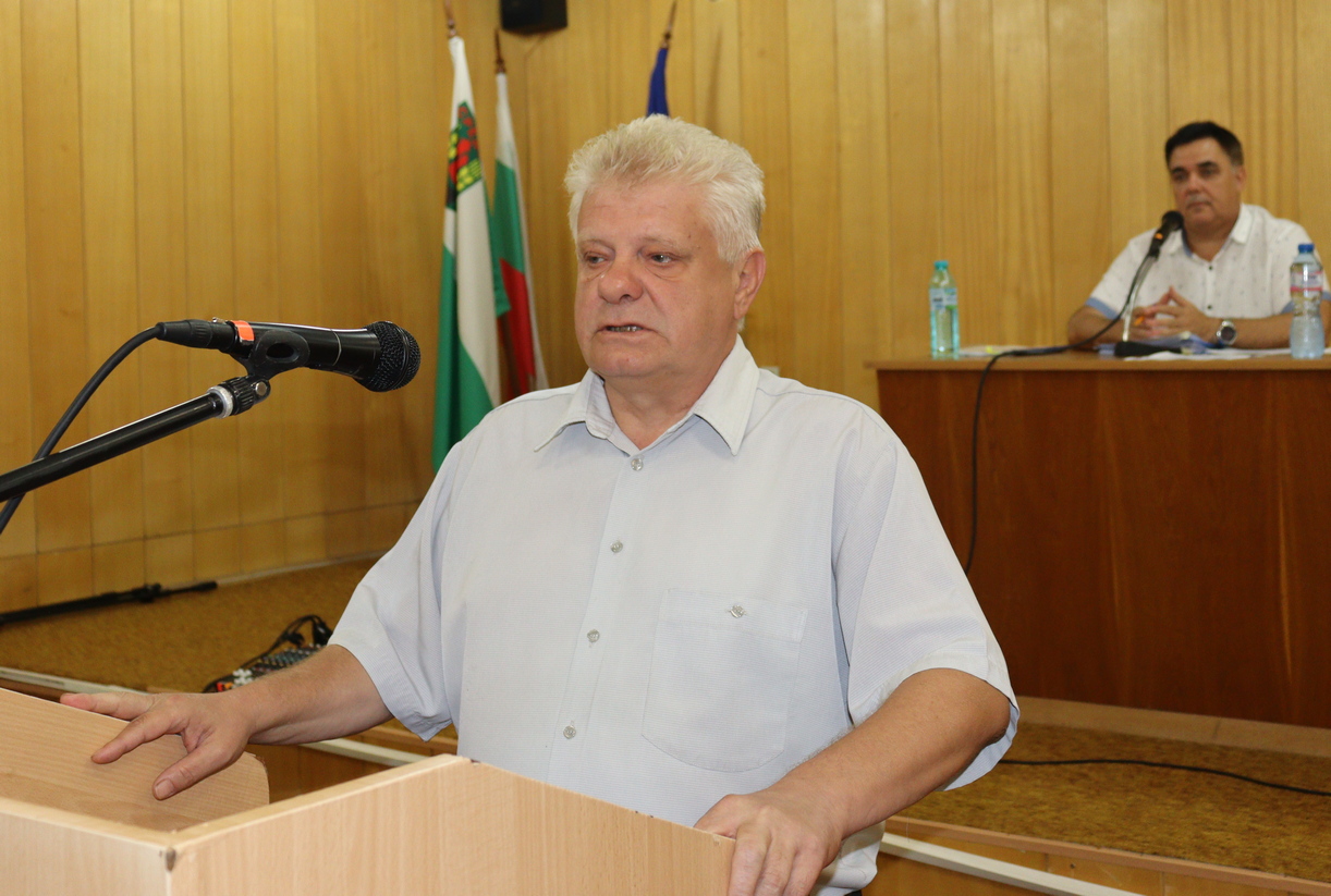 Пълен разпад в Средец в края на ерата на Иван Жабов